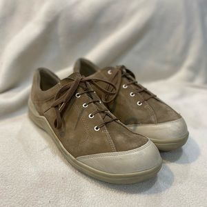Finn Comfort tan and cream nubuck shoes   Size 42